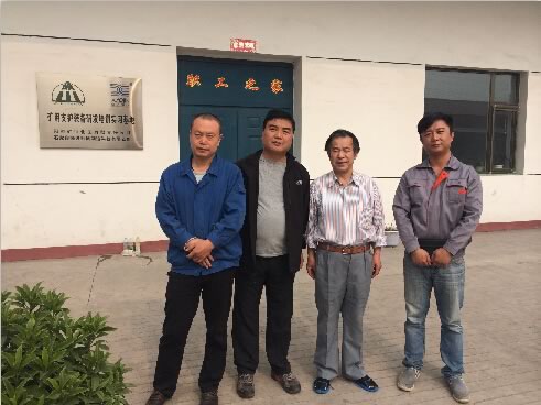 智利華商總會副會長參觀錨固劑自動化生產(chǎn)線實習基地.jpg